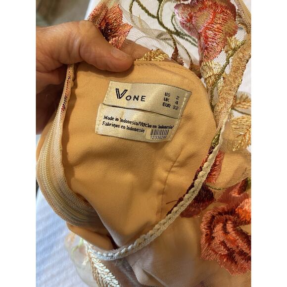 Vone Leland Top Sheer Feminine Garden Party Floral Embroidery Top Size 2 - Picture 6 of 6